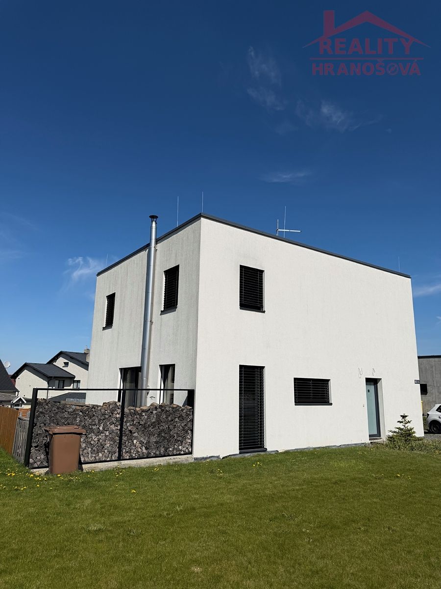 Prodej rodinného domu 140 m², pozemek 696 m²